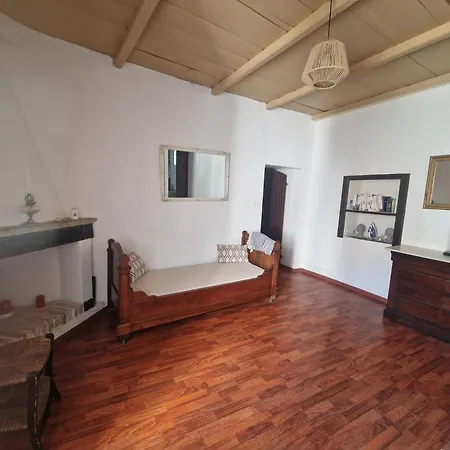 Maison Authentique Au Coeur Du Village De Semesterbostad