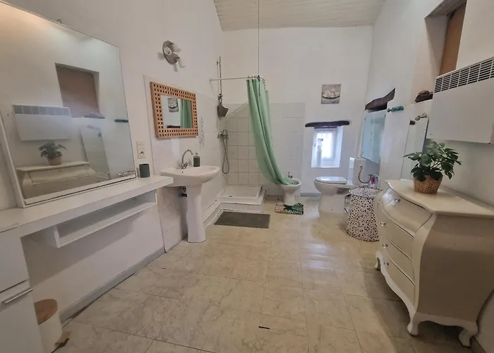 Maison Authentique Au Cœur Du Village De Méria Casa vacanze